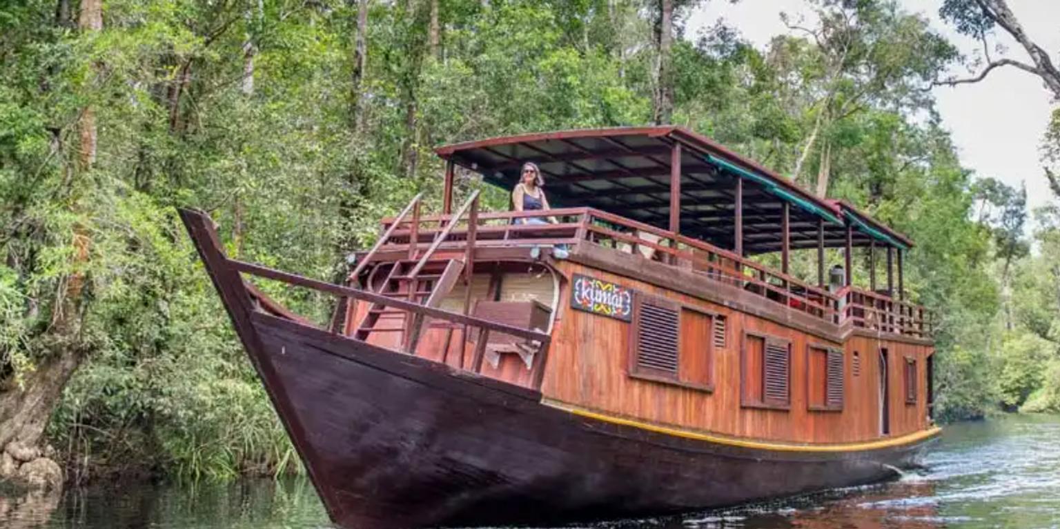 Wow Borneo boat